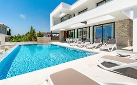Villa Arsinoe By Ezoria Villas